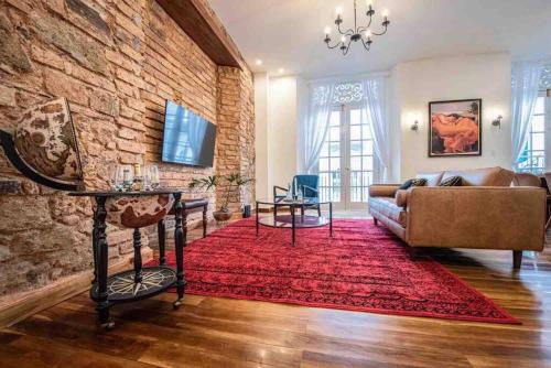 LUXURY Mid Century Apartment In Casco Viejo — 4-Star Luxury Hotel in Panama, Panama