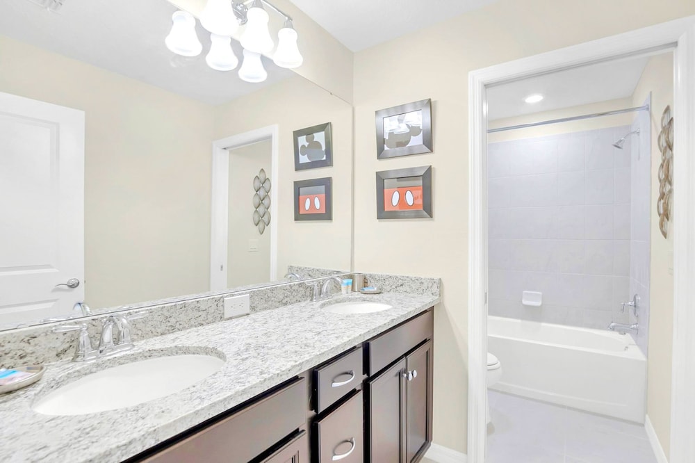 Upstay Windsor Island Resort Home w Pool Spa BBQ - photo 33