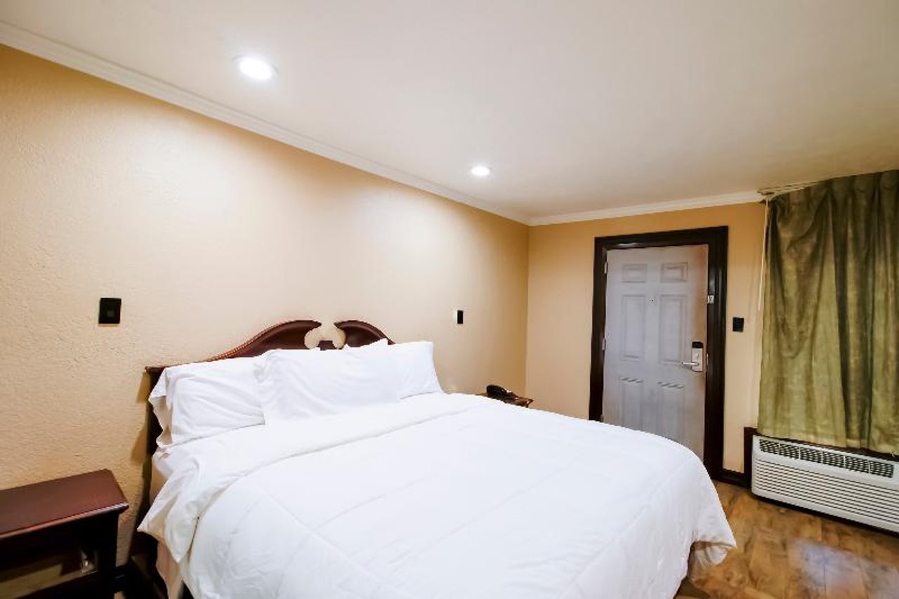 OYO Pinewood Inn & Suites Silsbee - photo 76