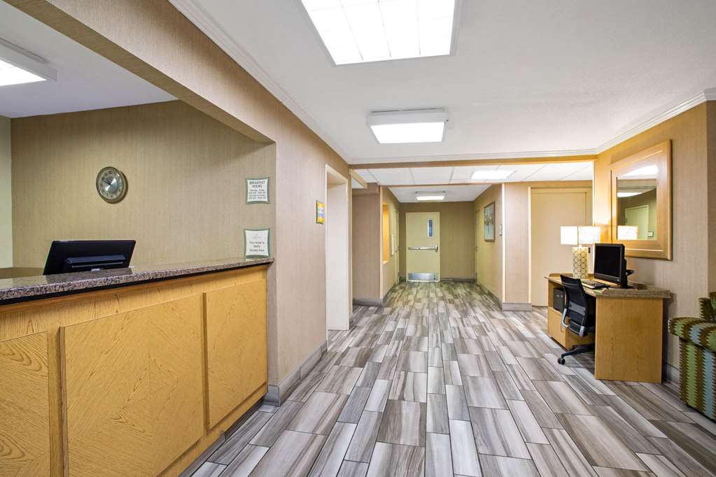 La Quinta Inn by Wyndham Auburn Worcester - photo 10