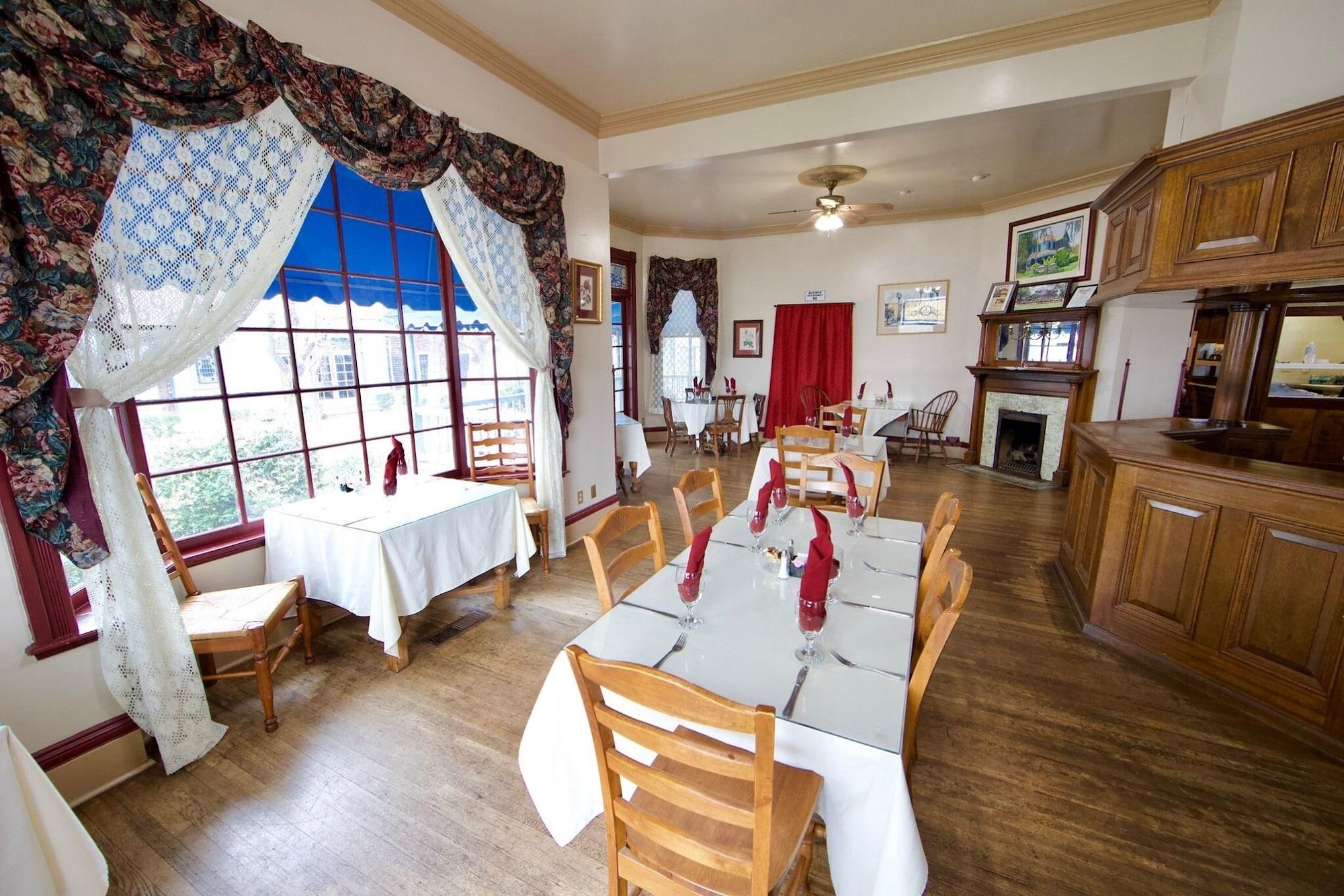 Irwin Street Inn - photo 8