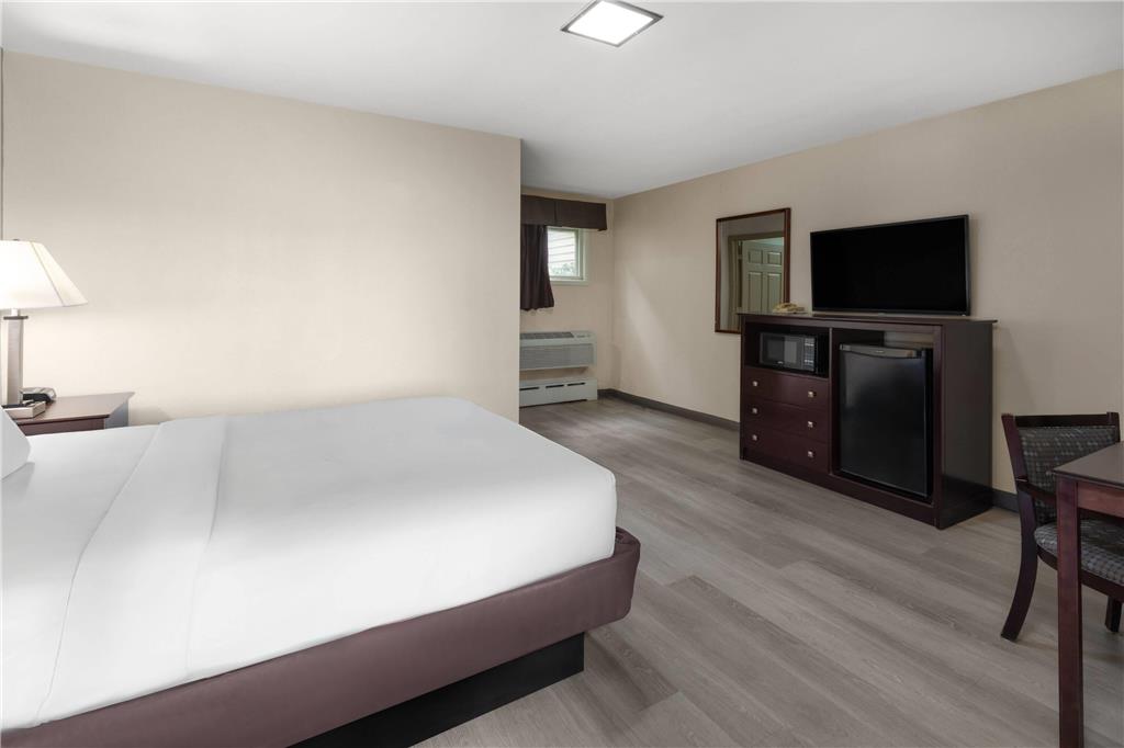 Baymont by Wyndham Iron Mountain - photo 10