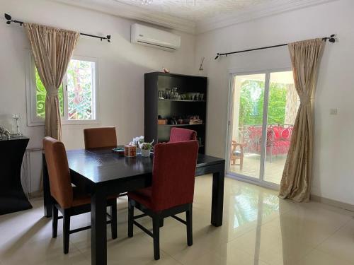 Belle villa face au lac — 4-Star Luxury Hotel in Sokone, Senegal