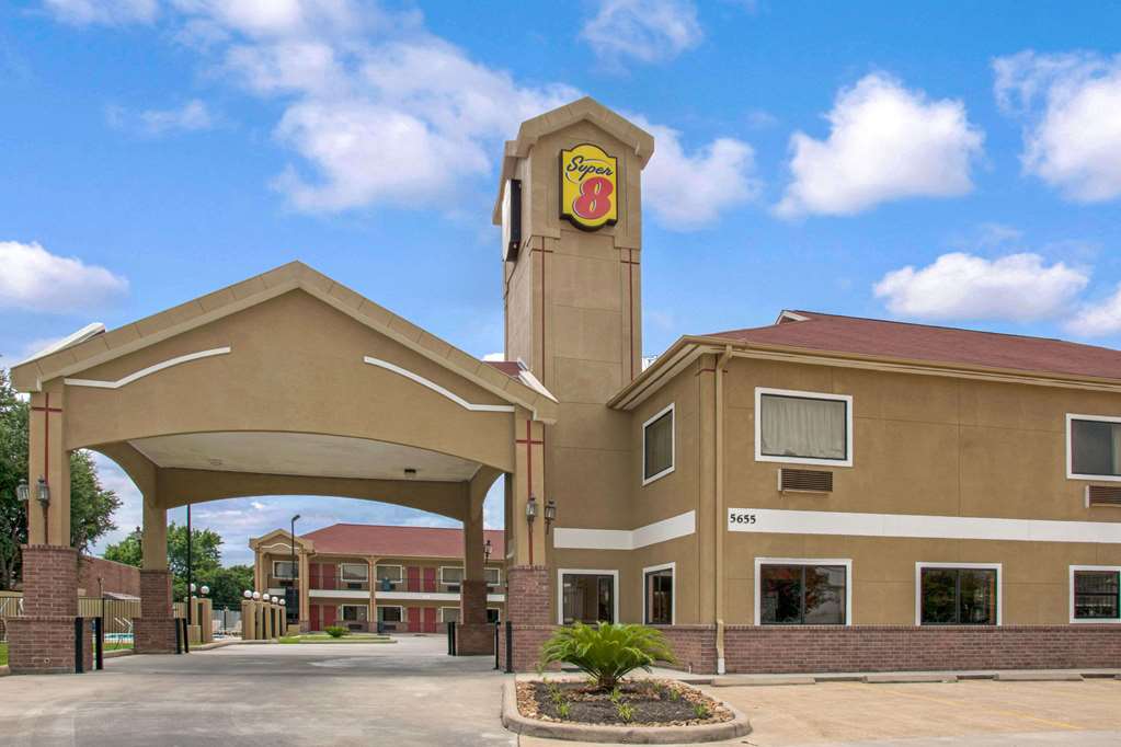 Super 8 By Wyndham Houston brookhollow Nw