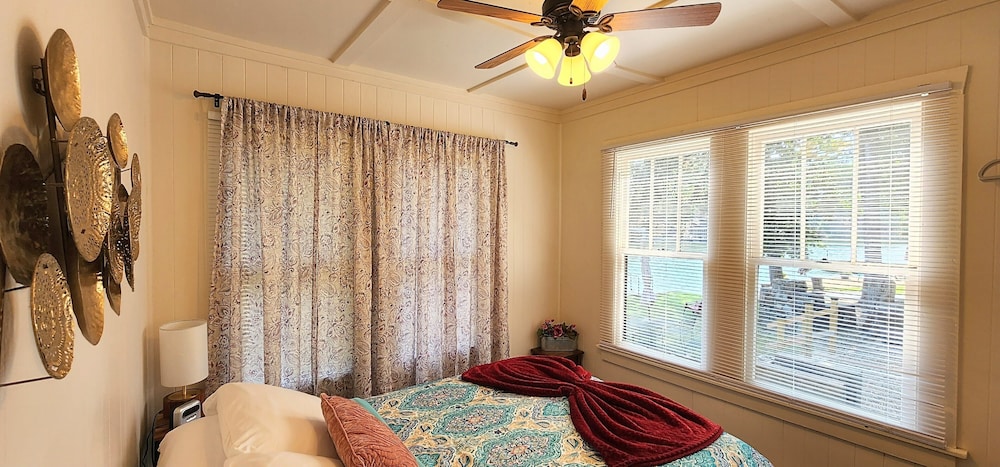 Edgewater Resort Cottage #1 - photo 12