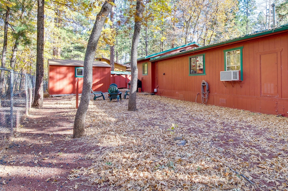 Pinetop lakeside Cabin Rental: Porch & Fire Pit - photo 28