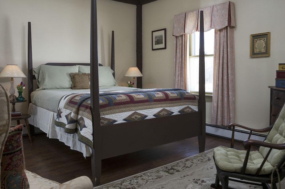 Wakefield Inn & Restaurant - photo 12