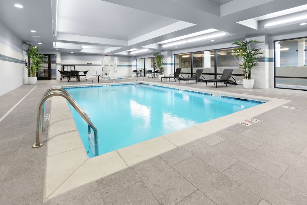 Hampton Inn & Suites Spokane Downtown South - photo 42