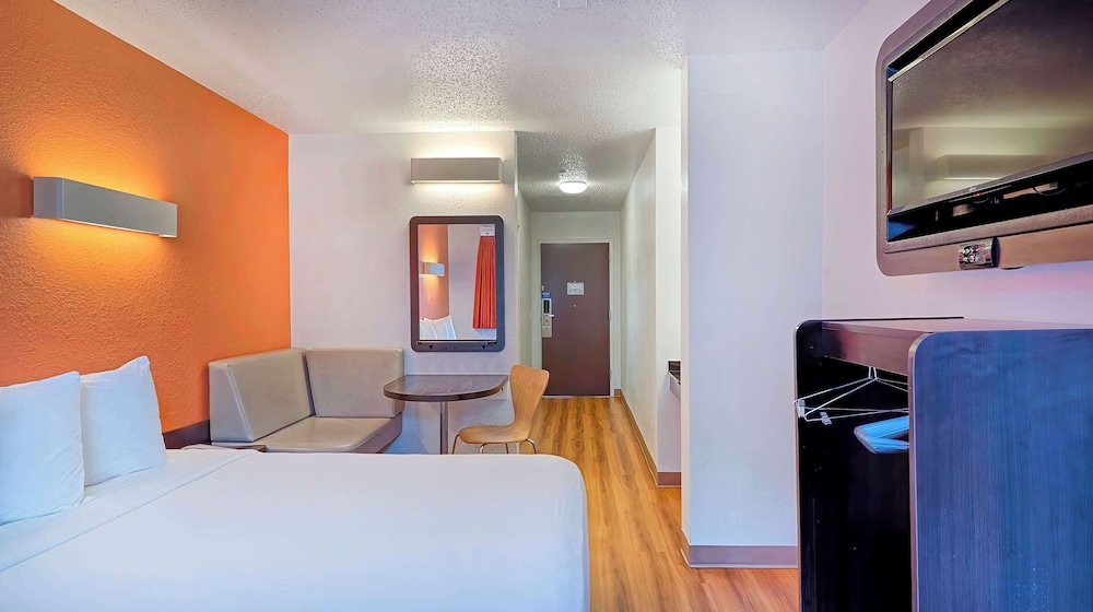 Studio 6 Suites Los Angeles CA Los Angeles LAX - photo 11