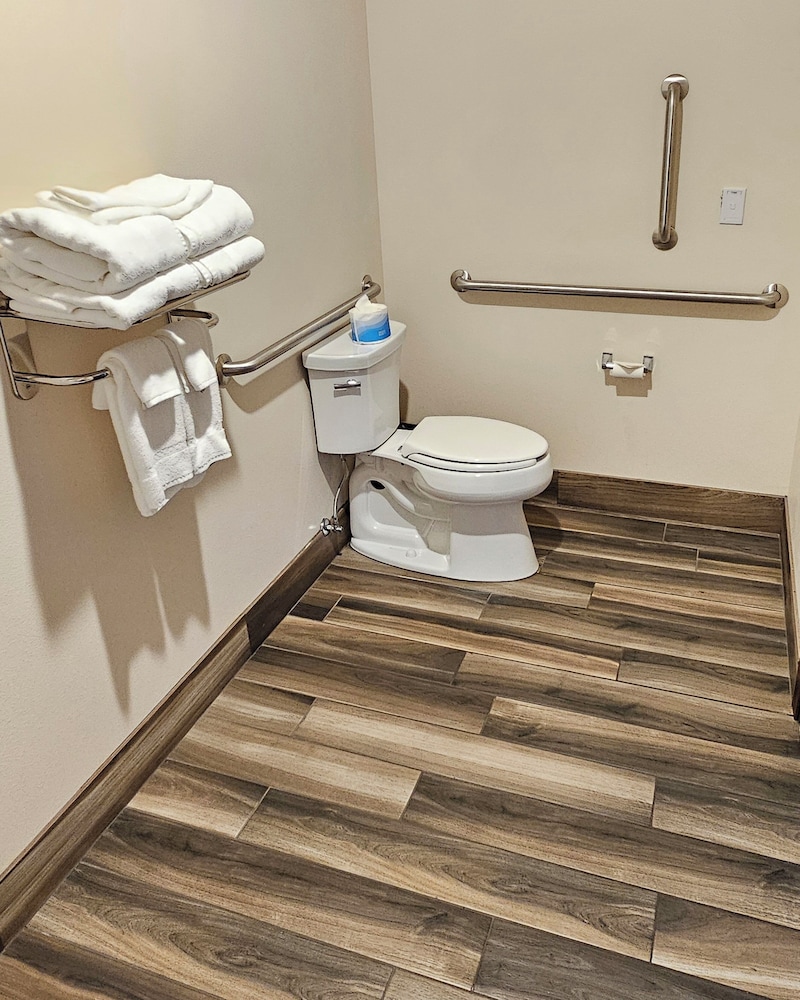 Cobblestone Inn & Suites Manchester - photo 36