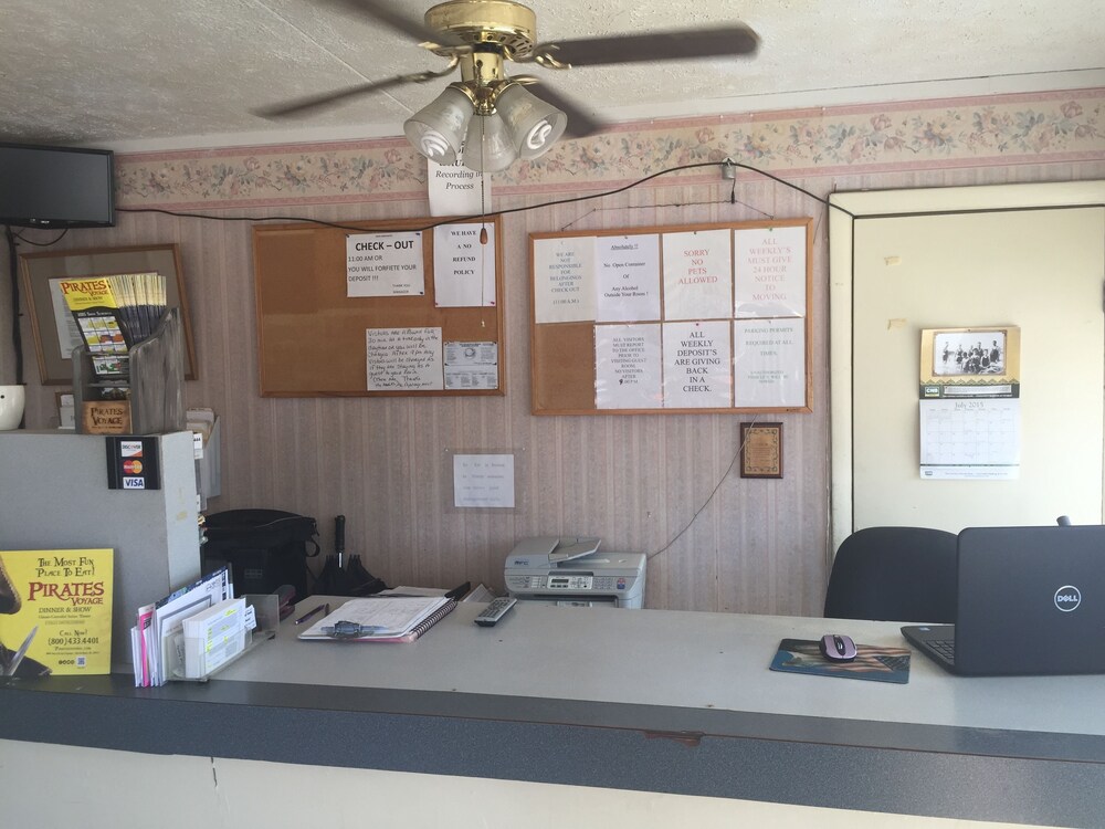 Coral Sands Motel - photo 3