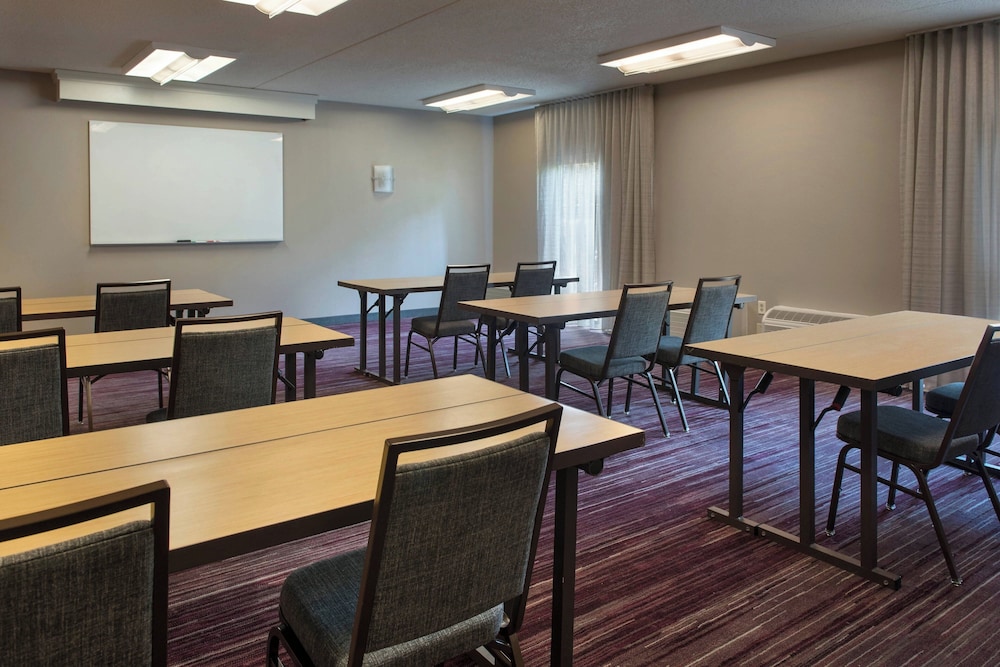 Courtyard by Marriott Lincroft Red Bank - photo 34