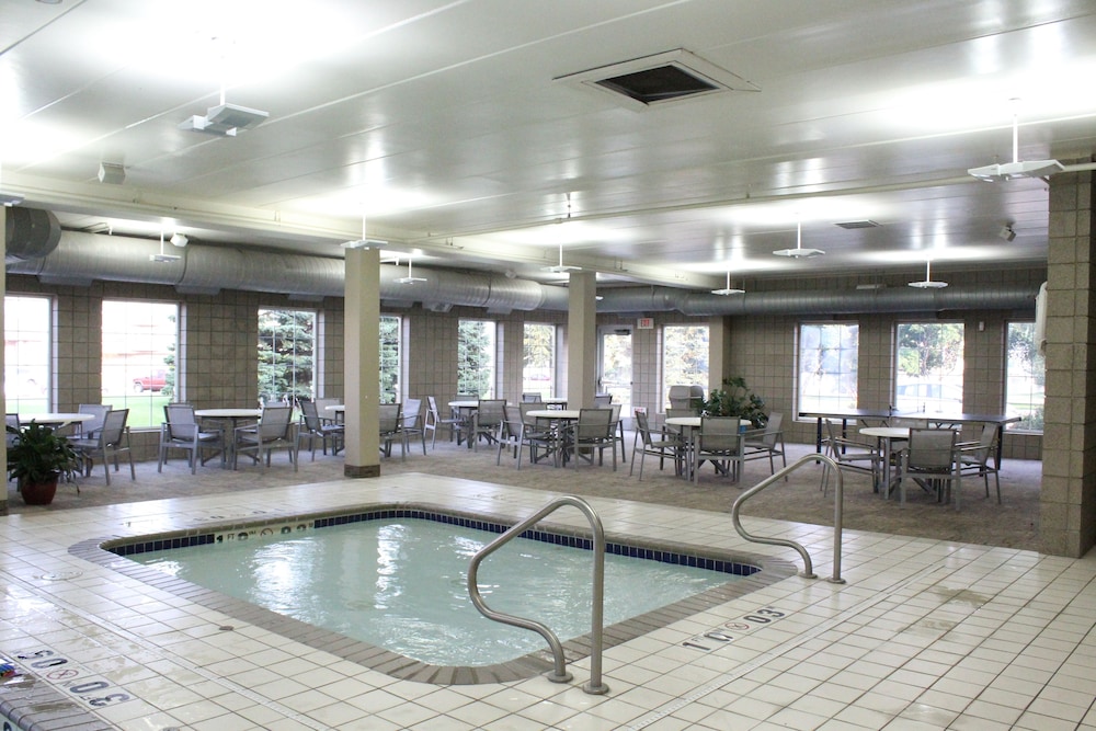 Holiday Inn Express Hotel & Suites St. Cloud by IHG - photo 26