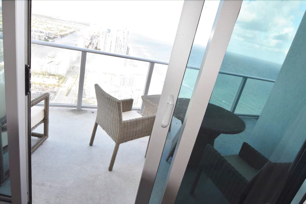 Ocean And Bay Views 1 Bed 1 Bath @ Hyde Resort - photo 22