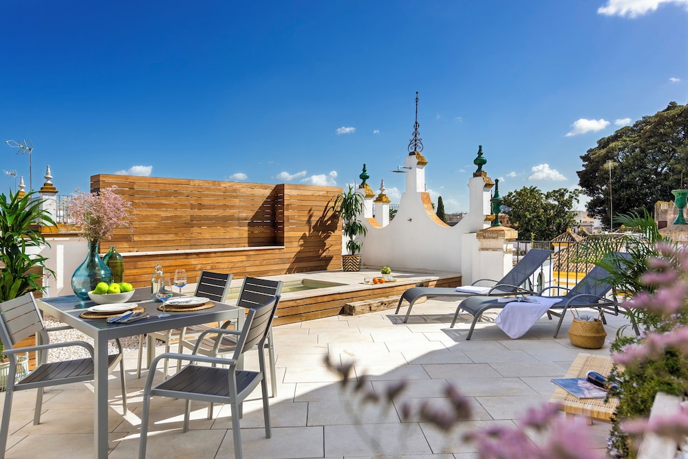 Genteel Home Santa Teresa — 4-Star Luxury Hotel in Sevilla, Spain