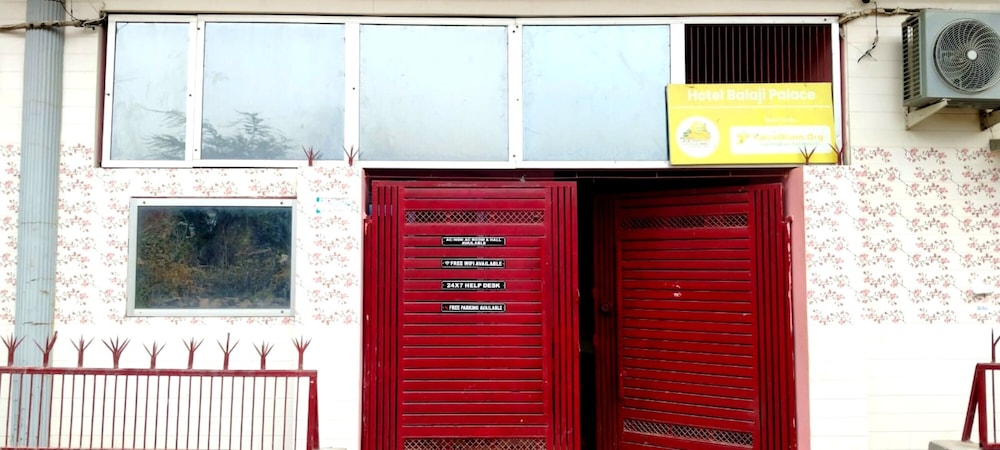 Hotel Balaji Palace Ayodhya in Ajodhya, India