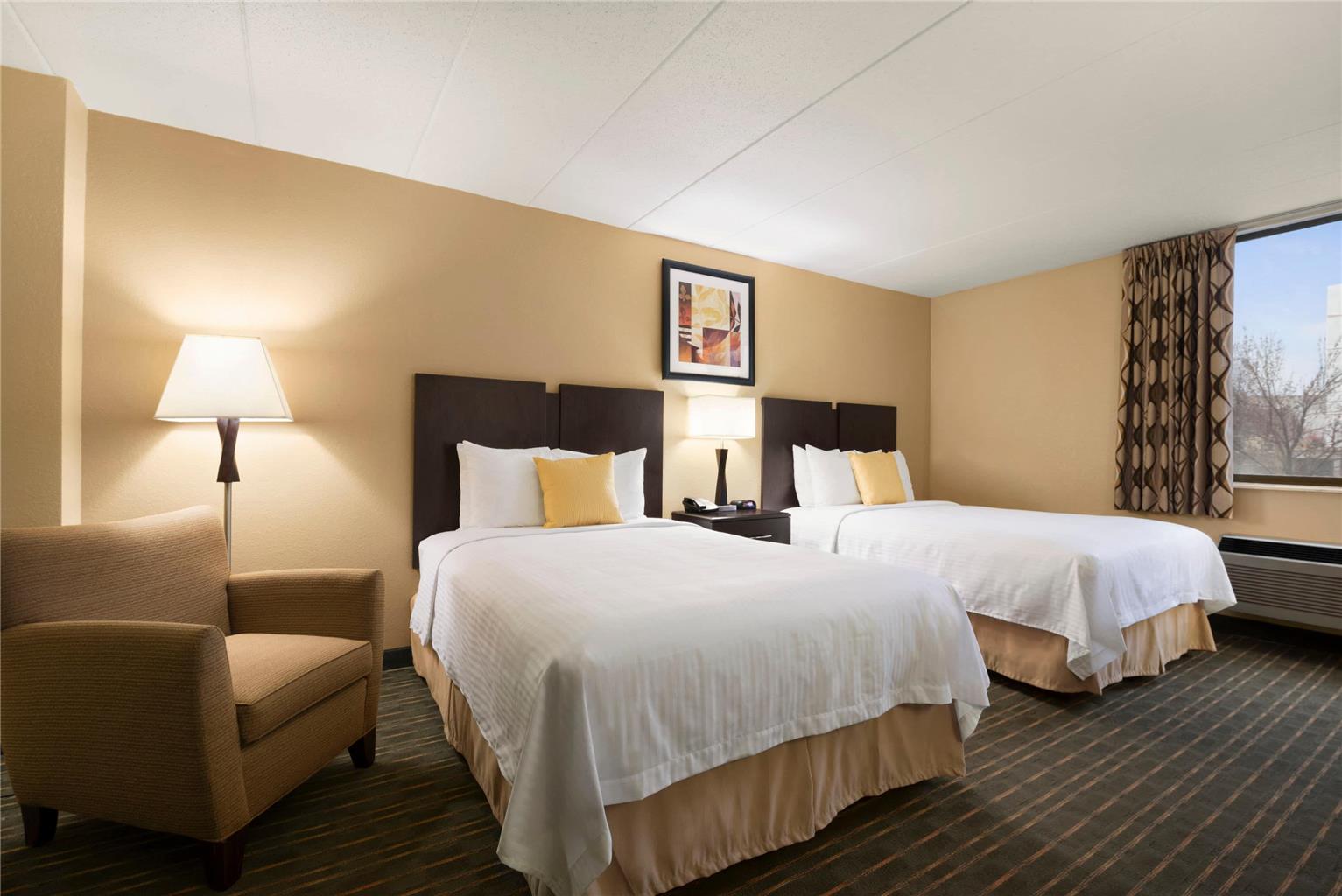 Days Hotel by Wyndham University Ave SE - photo 16