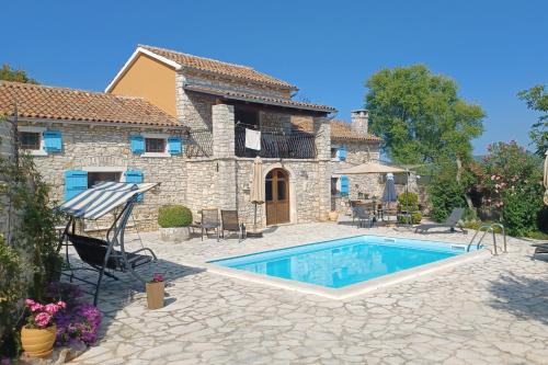 Family friendly house with a swimming pool Barban Central Istria Sredisnja Istra 24471 — 4-Star Luxury Hotel in Barban, Croatia