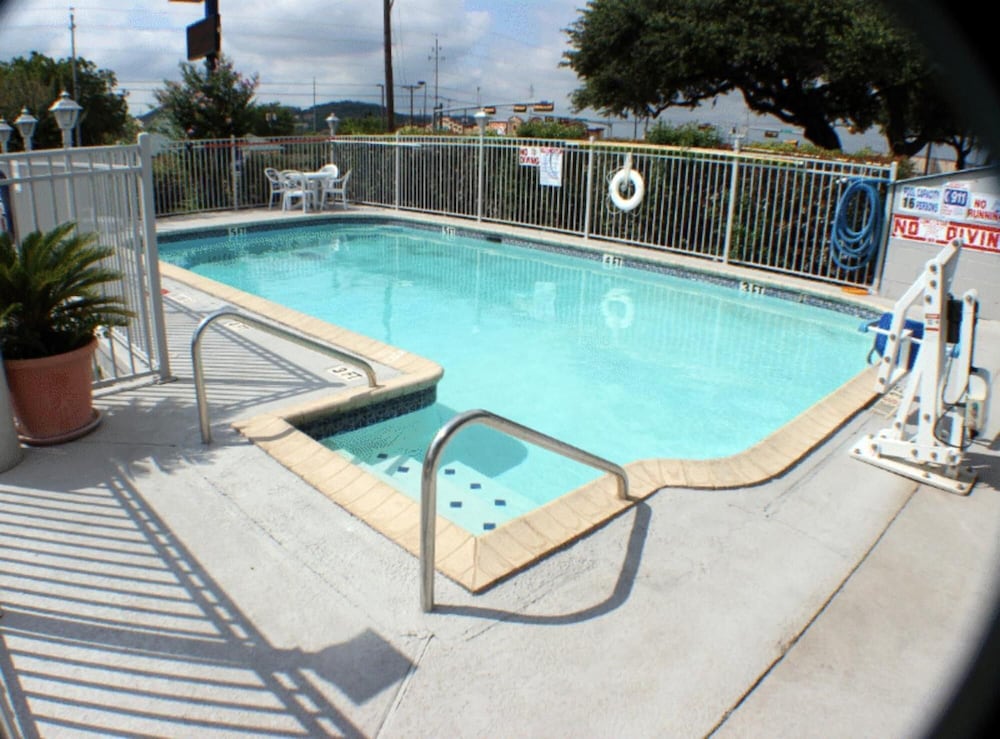 LoneStar Inn - photo 17