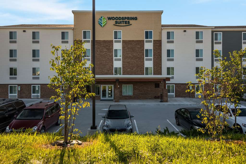 Woodspring Suites Milwaukee Menomonee Falls - photo 2