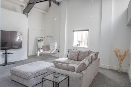 #5 Stylish City Centre Apartment with High Ceilings near Hull New Theatre — 4-Star Luxury Hotel in Kingston Upon Hull, United Kingdom