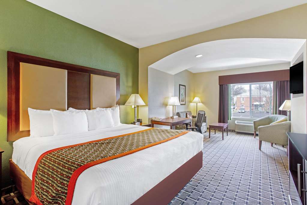 La Quinta Inn & Suites by Wyndham Lancaster - photo 16