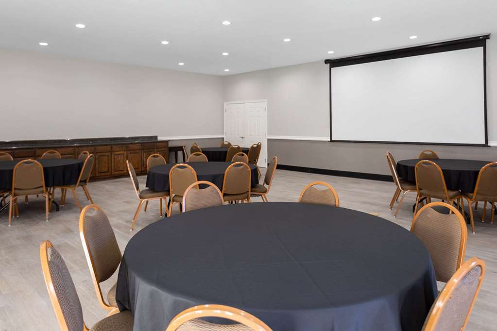 La Quinta Inn & Suites by Wyndham Raymondville - photo 113