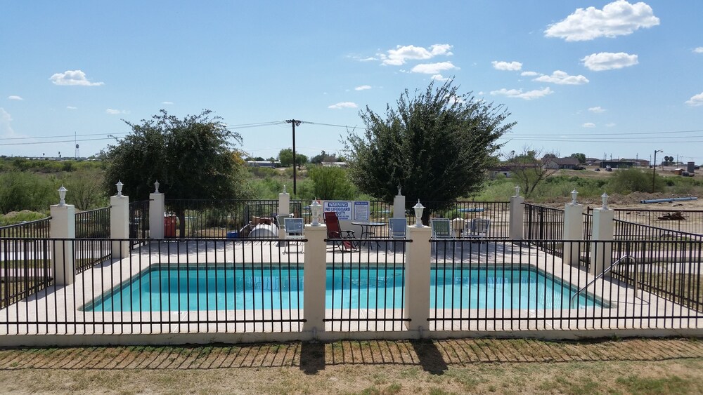 Lakeview Inn & Suites - photo 30