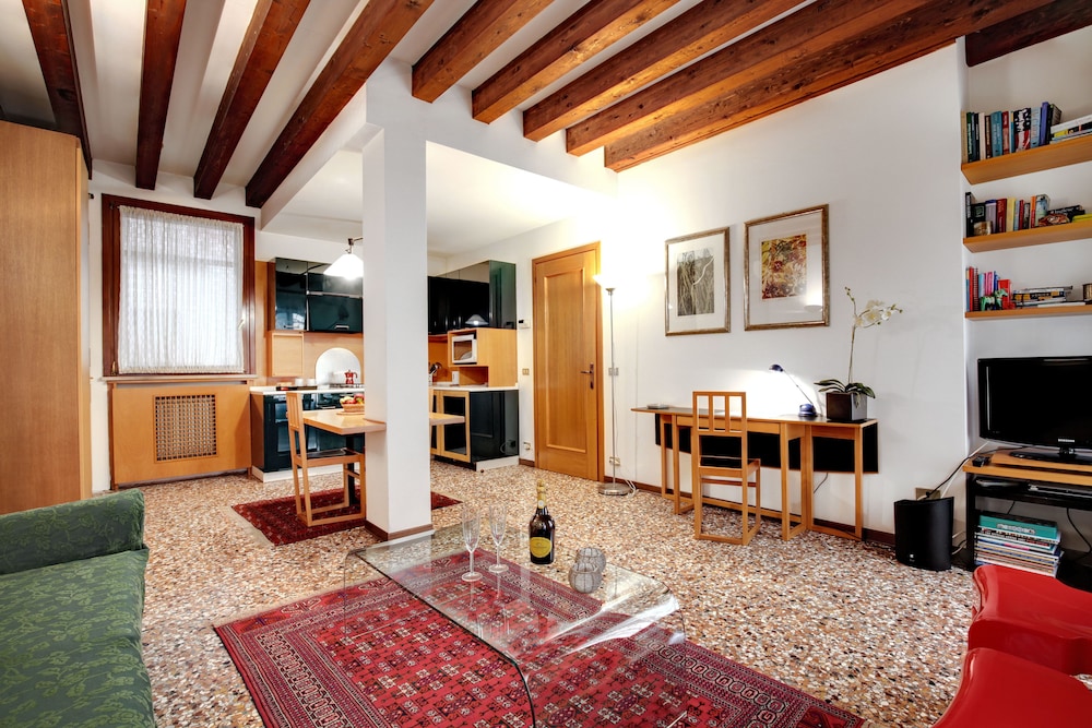 Heb Holiday Self Catering Accommodation Isle of Benbecula — hotel near Benbecula Airport