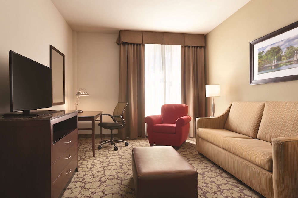 Hilton Garden Inn Boston Logan Airport - photo 28