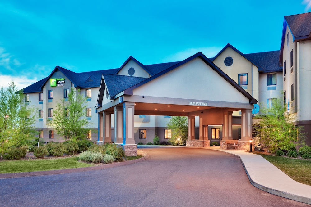 Holiday Inn Express & Suites Bradley Airport by IHG - photo 27