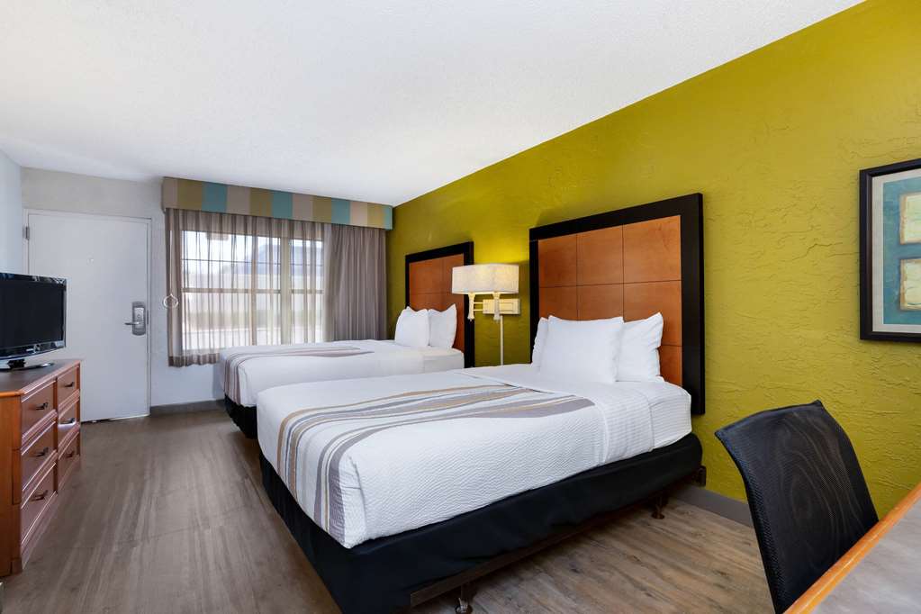 La Quinta Inn Tampa Airport Stadium Westshore - photo 14