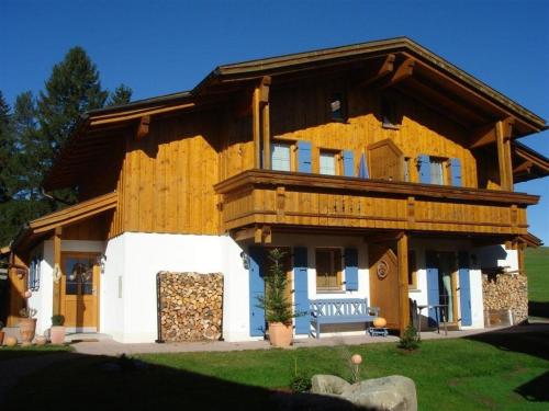 Meister s Ferienhaus Tiere herzlich willkommen Koenigswinkel — hotel in Lechbruck