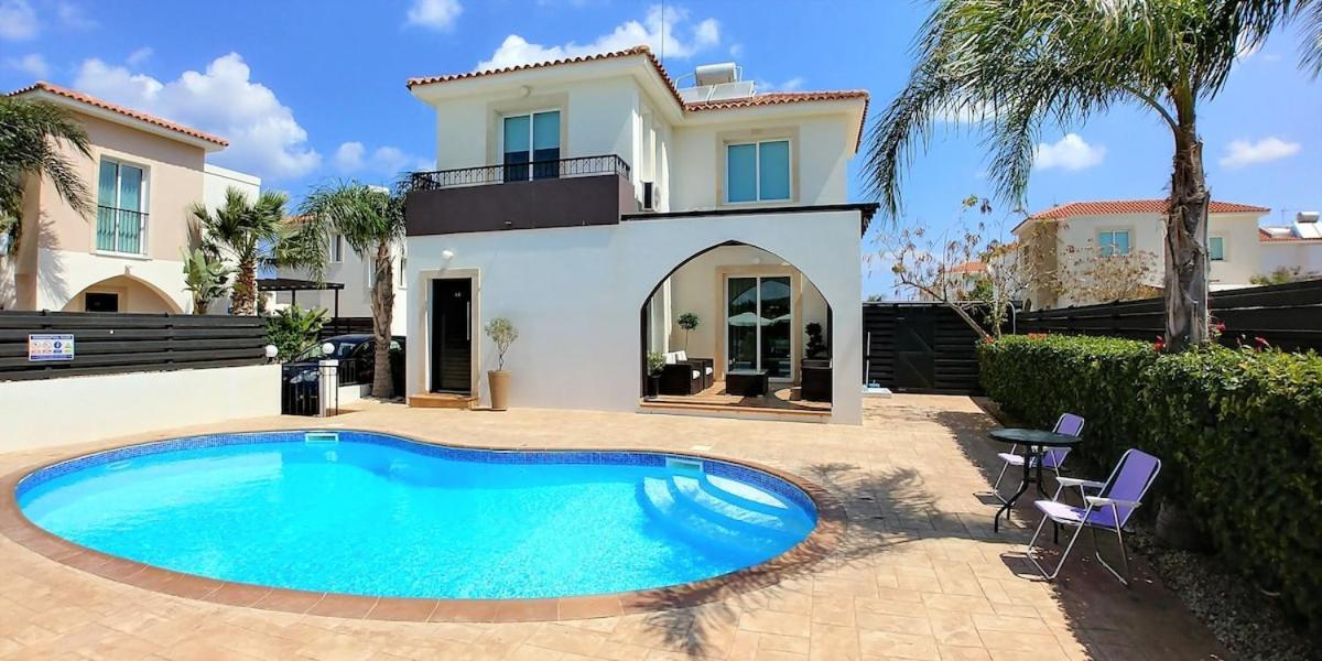 Oresti Villa with a pool — 4-Star Luxury Hotel in Paralimni, Cyprus