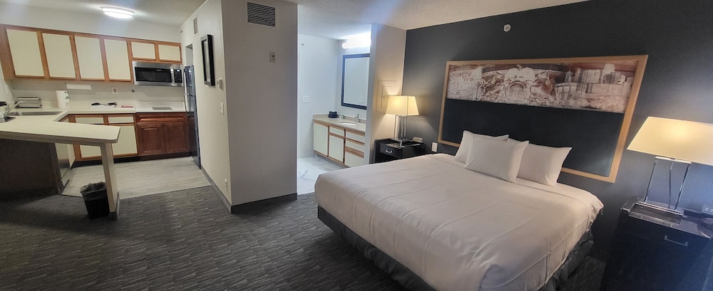 Philadelphia Suites at Airport An Extended Stay Hotel - photo 3