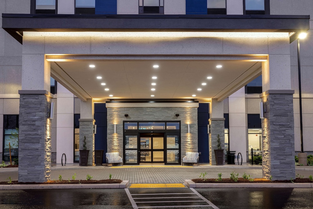 Hampton Inn & Suites by Hilton Burlington Toronto in Burlington, Canada