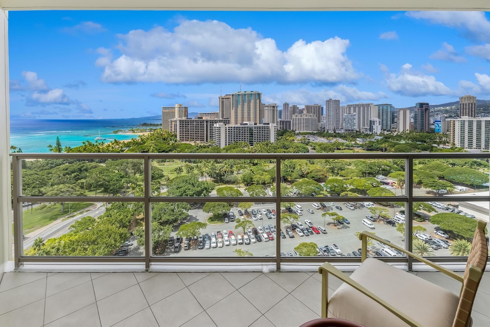Ka Laʻi Waikiki Beach LXR Hotels & Resorts - photo 82