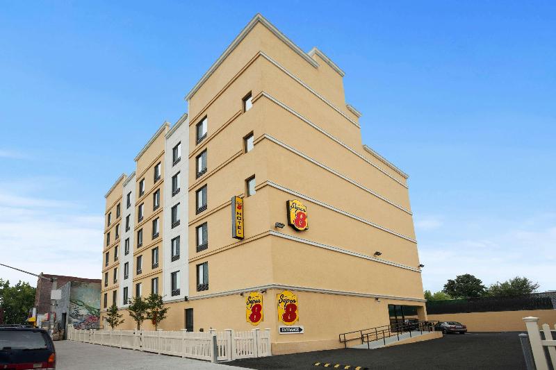 Super 8 by Wyndham Bronx — hotel in The Bronx