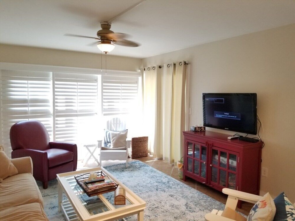 Tradewinds 101 - carbon neutral hotel in Fort Myers Beach