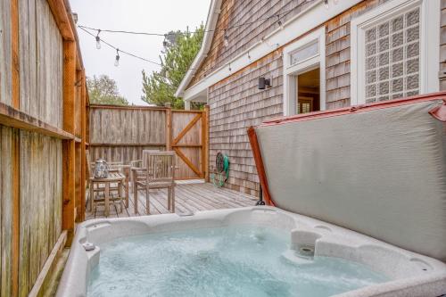 Sea Haven Bella Beach in Depoe Bay, United States