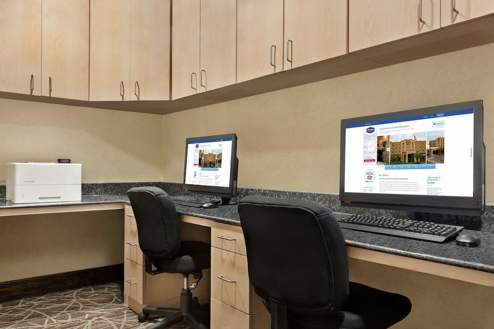 Hampton Inn & Suites Brunswick - photo 36