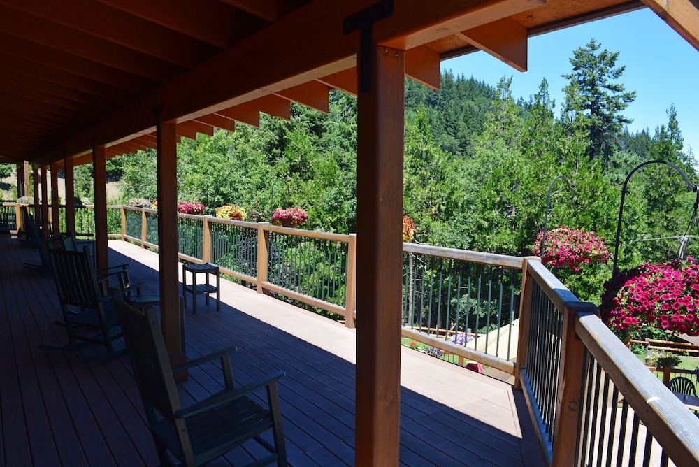 Callahan's Mountain Lodge - photo 13