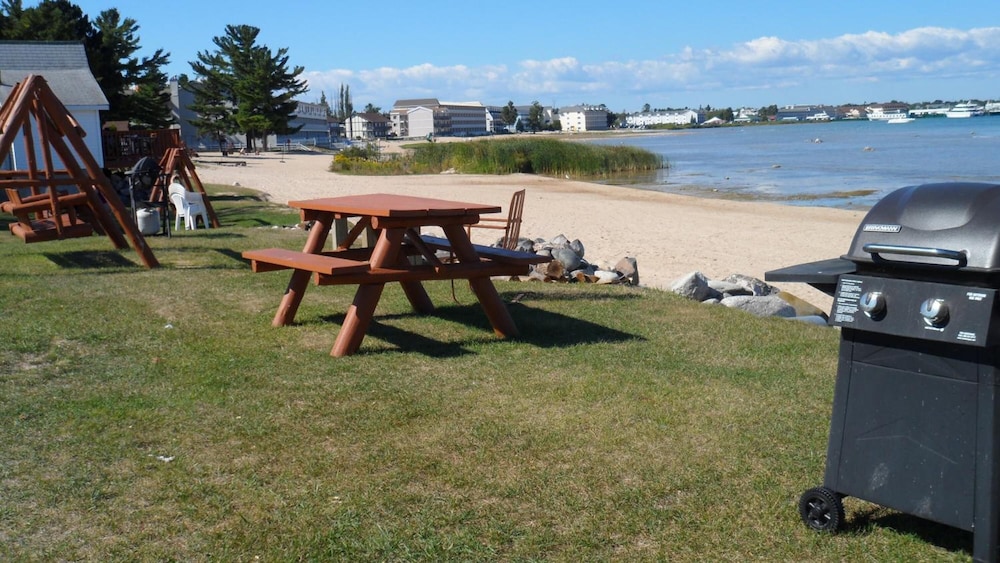 Sunrise Beach Motel - photo 22