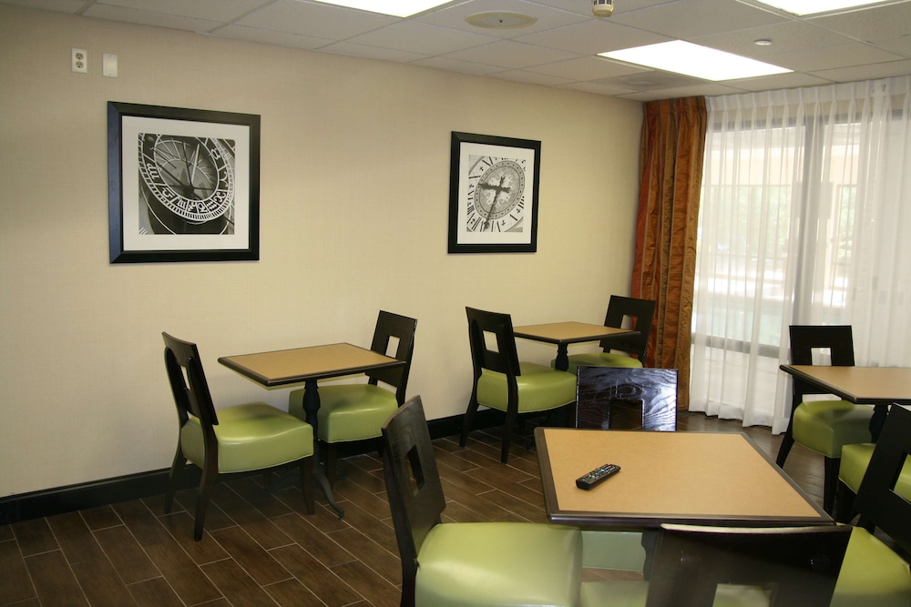 Hampton Inn Olive Branch - photo 3