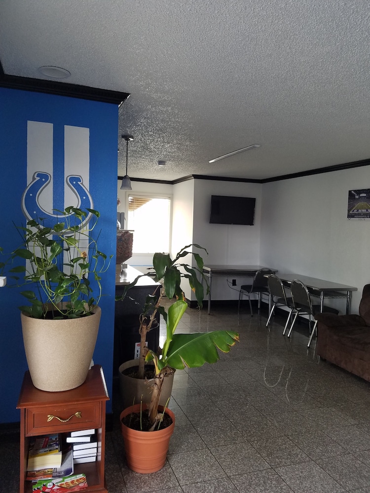 Americas Best Value Inn Indy South - photo 16