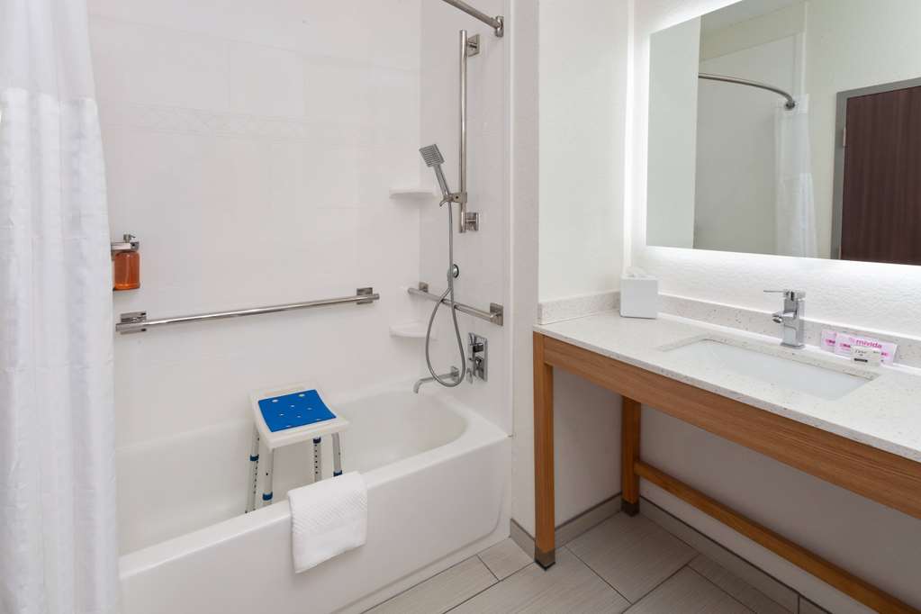La Quinta Inn & Suites Coralville Iowa City - photo 15