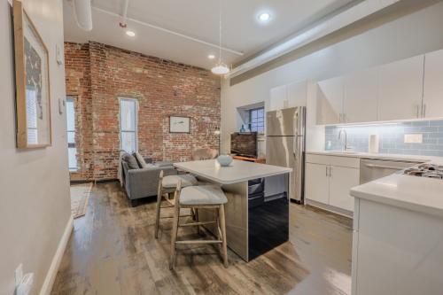 Centralized Downtown Location Onsite Parking — 4-Star Luxury Hotel in Boston, United States