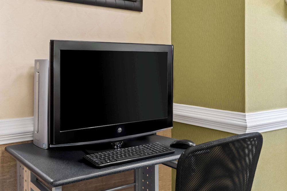 Quality Inn Fayetteville near Historic Downtown Square - photo 51