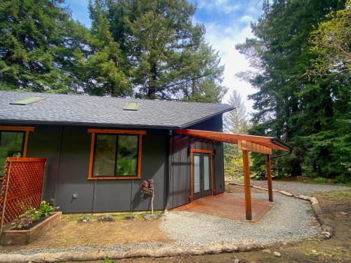Modern home in country setting close to town — 4-Star Luxury Hotel in Arcata, United States