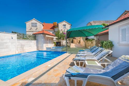 Villa Škrika — 4-Star Luxury Hotel in Supetar, Croatia
